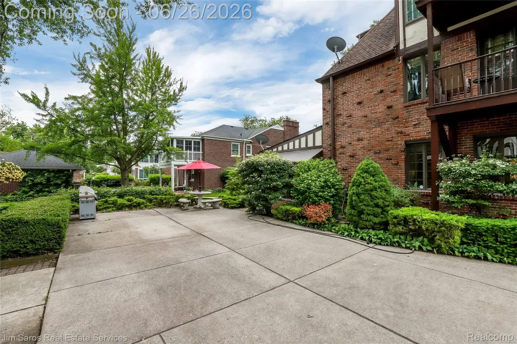 764 Harcourt Road Grosse Pointe Park City MI 48230