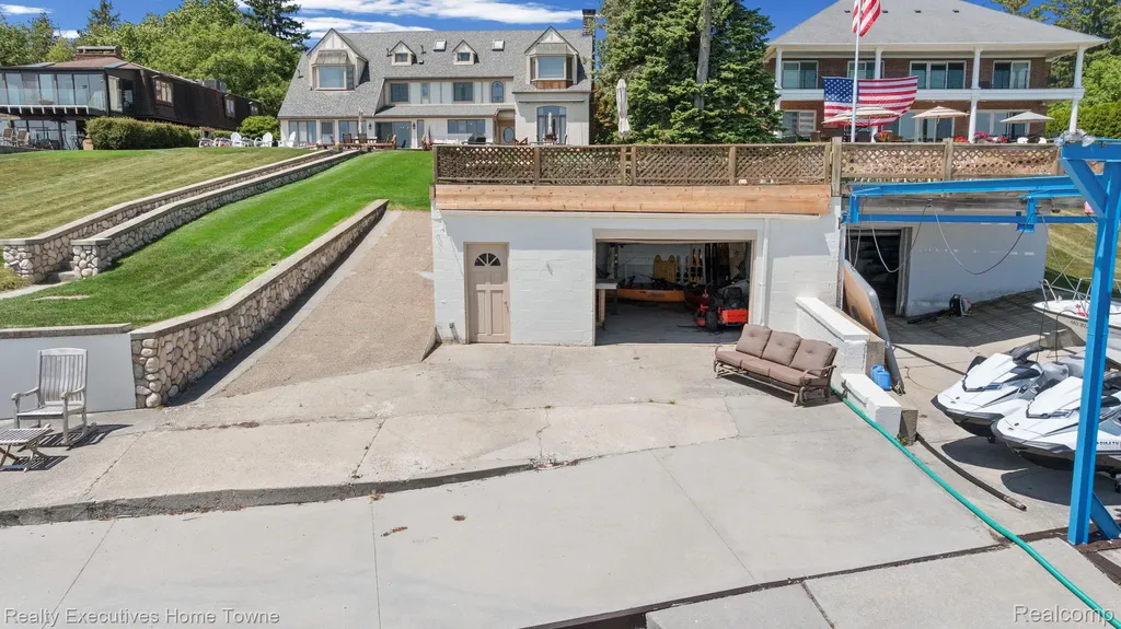 8308 Lakeshore Burtchville Township MI 48059