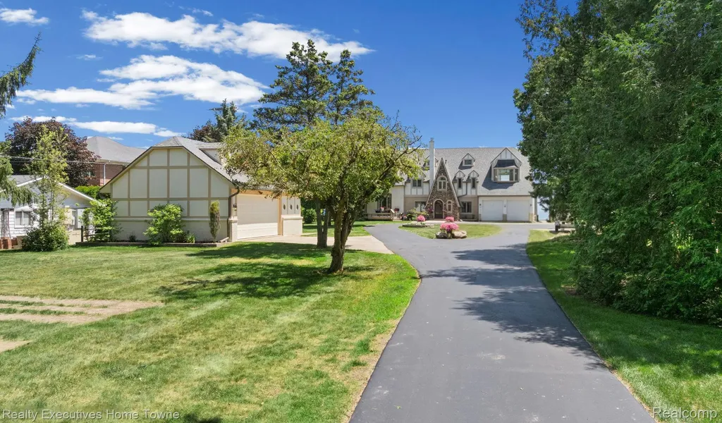 8308 Lakeshore Burtchville Township MI 48059