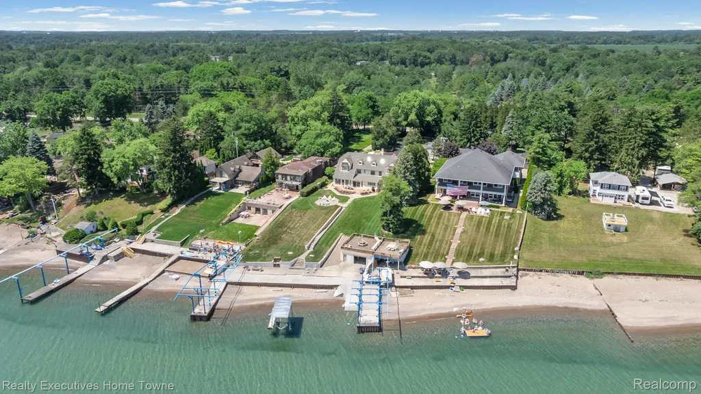 8308 Lakeshore Burtchville Township MI 48059