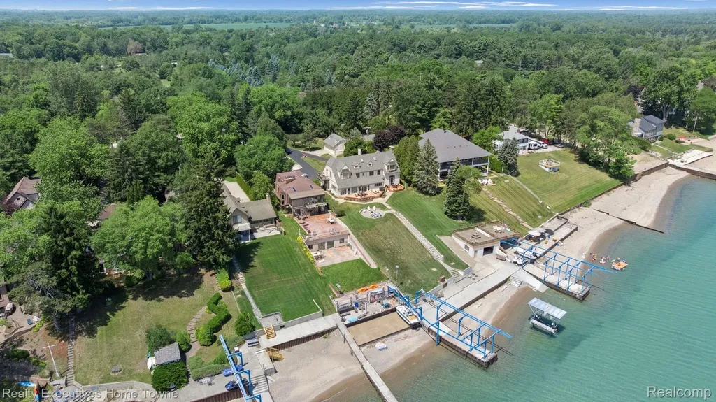 8308 Lakeshore Burtchville Township MI 48059