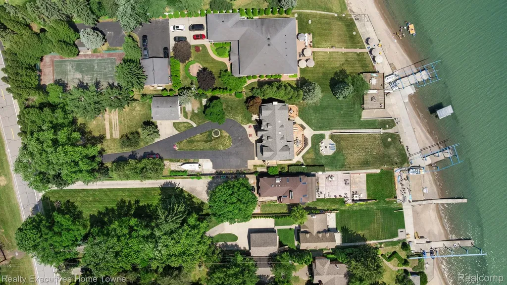 8308 Lakeshore Burtchville Township MI 48059