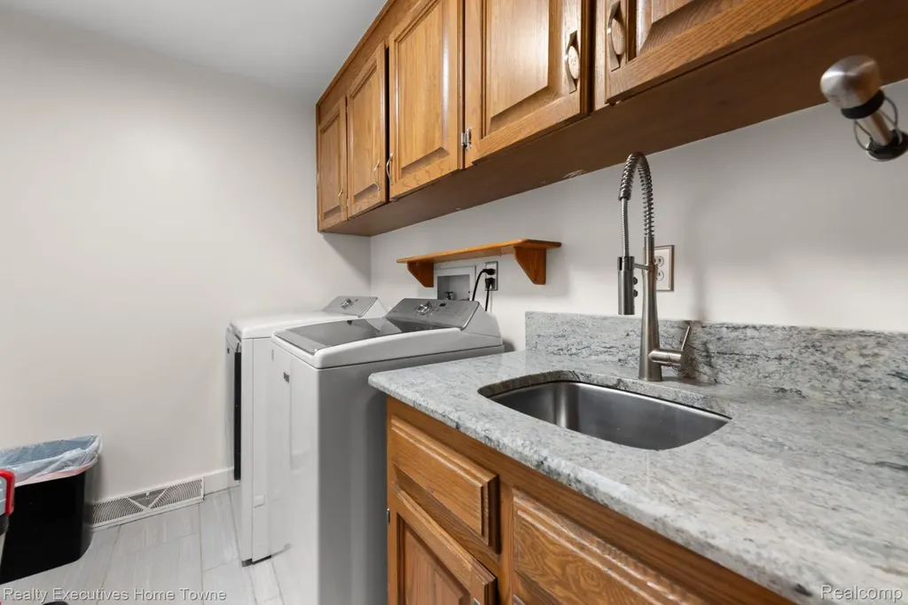 8308 Lakeshore Burtchville Township MI 48059