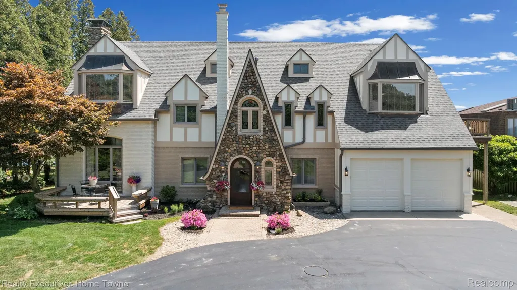 8308 Lakeshore Burtchville Township MI 48059