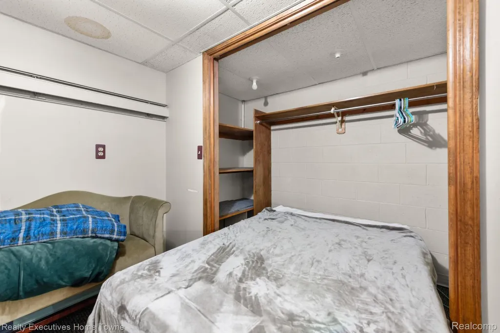 8308 Lakeshore Burtchville Township MI 48059