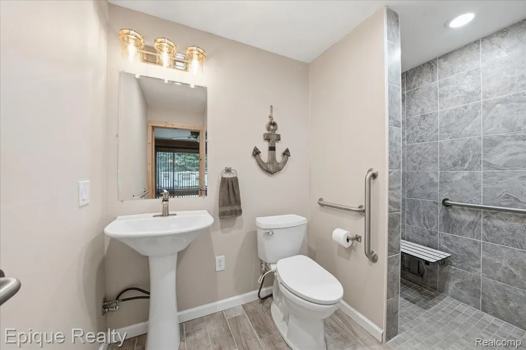 1221 Rhodes Road Orion Charter Township MI 48360