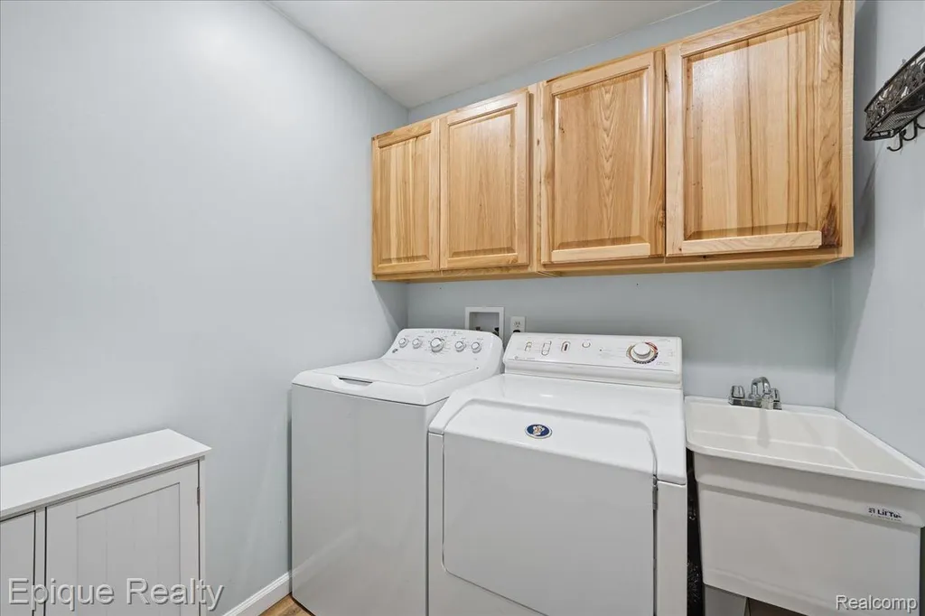 1221 Rhodes Road Orion Charter Township MI 48360