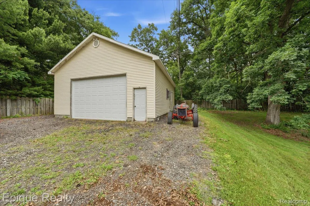 1221 Rhodes Road Orion Charter Township MI 48360