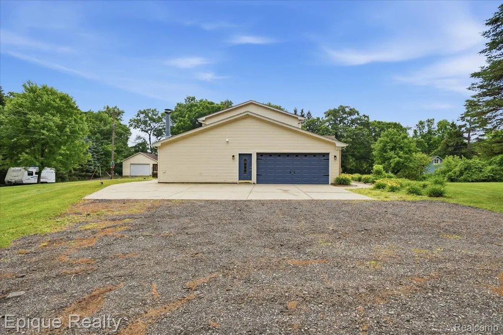 1221 Rhodes Road Orion Charter Township MI 48360
