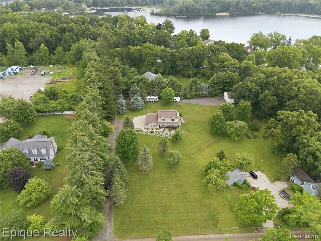 1221 Rhodes Road Orion Charter Township MI 48360