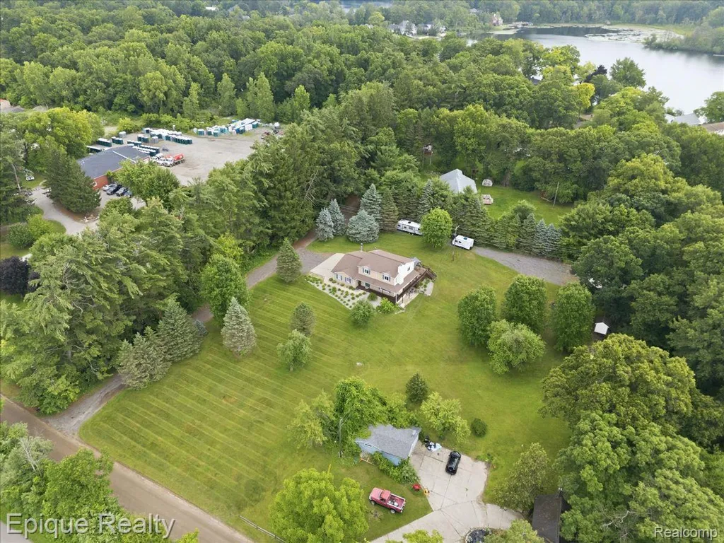 1221 Rhodes Road Orion Charter Township MI 48360
