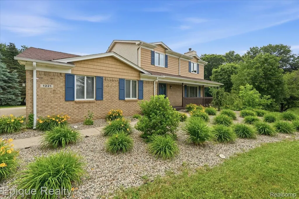 1221 Rhodes Road Orion Charter Township MI 48360