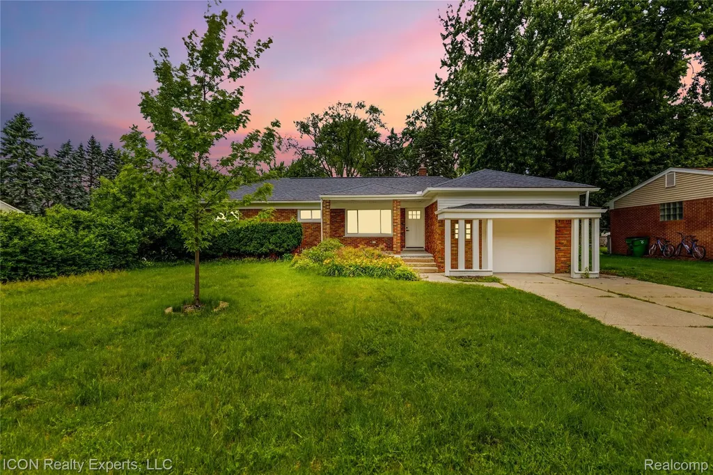 4901 Robert Street Shelby Charter Township MI 48316