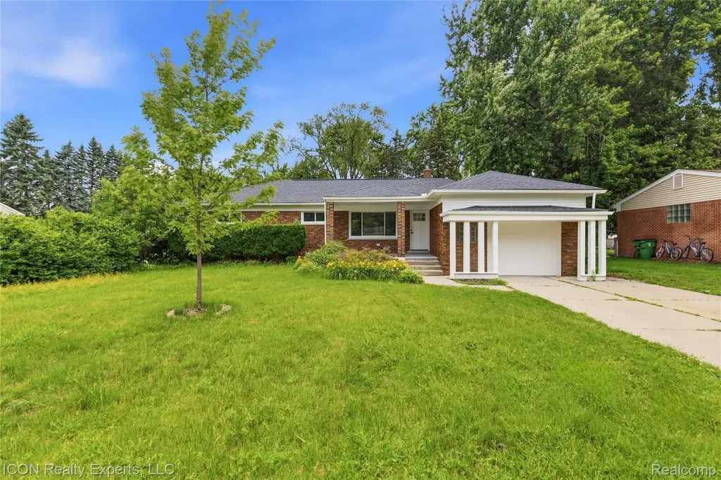 4901 Robert Street Shelby Charter Township MI 48316