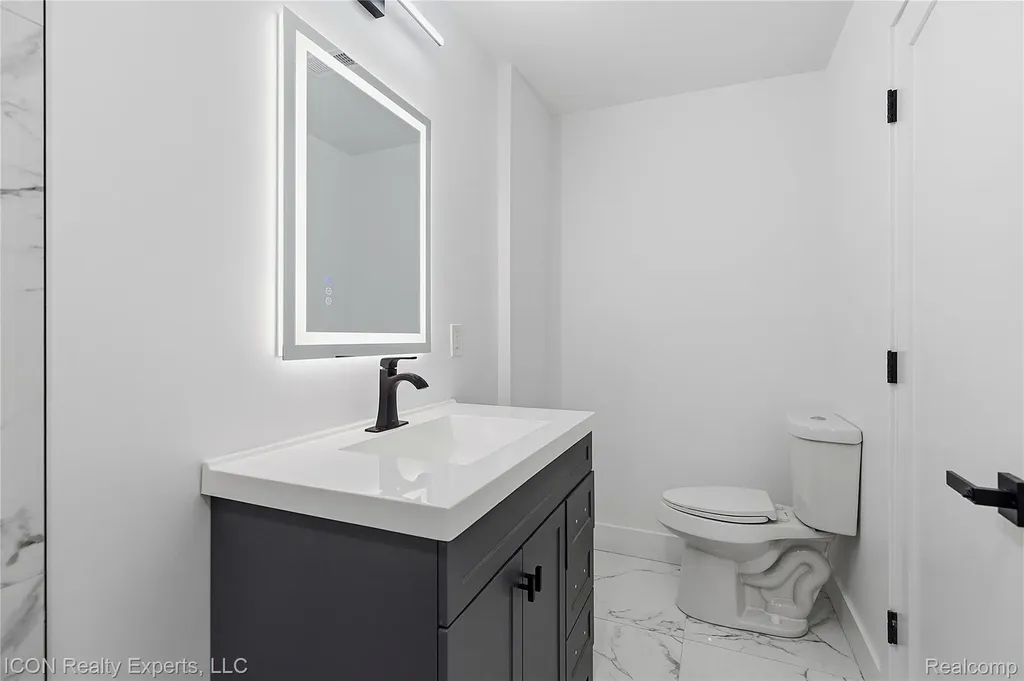 4901 Robert Street Shelby Charter Township MI 48316