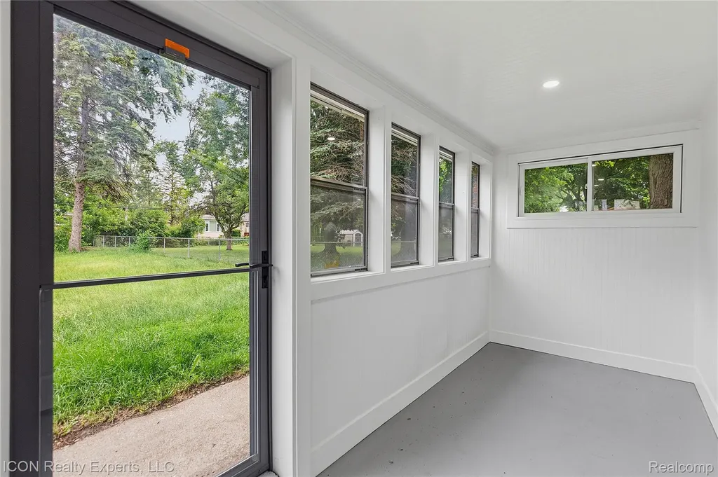 4901 Robert Street Shelby Charter Township MI 48316
