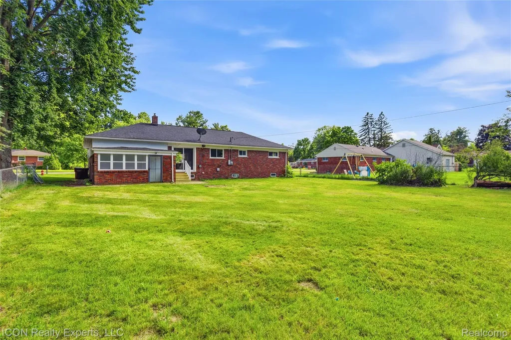 4901 Robert Street Shelby Charter Township MI 48316