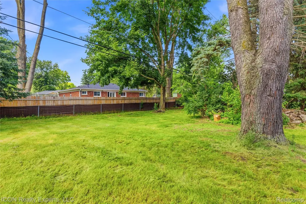 4901 Robert Street Shelby Charter Township MI 48316