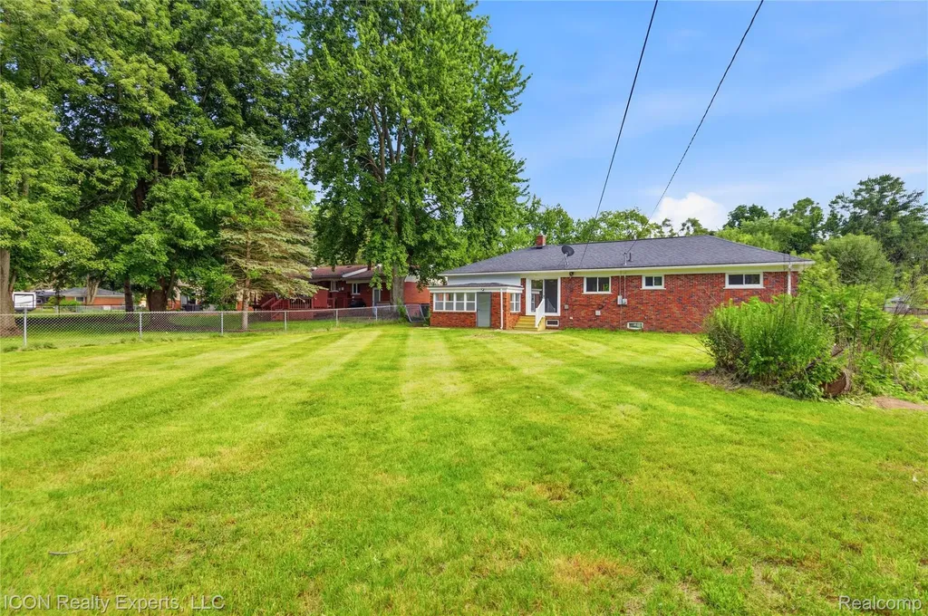 4901 Robert Street Shelby Charter Township MI 48316