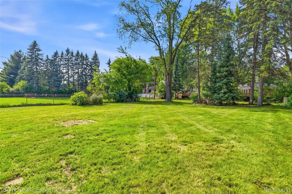 4901 Robert Street Shelby Charter Township MI 48316