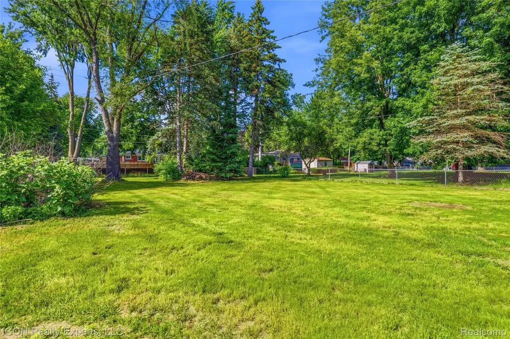 4901 Robert Street Shelby Charter Township MI 48316
