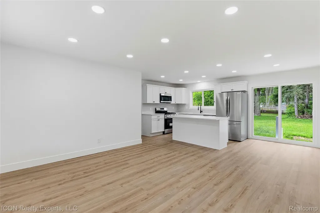4901 Robert Street Shelby Charter Township MI 48316