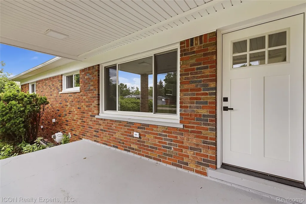 4901 Robert Street Shelby Charter Township MI 48316