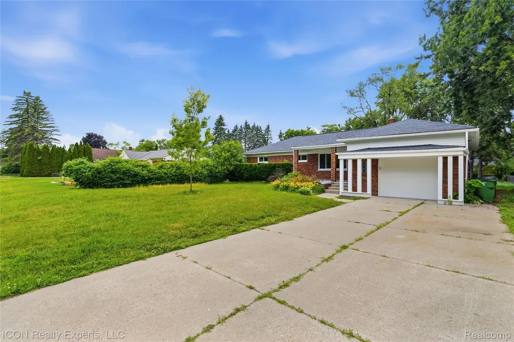4901 Robert Street Shelby Charter Township MI 48316