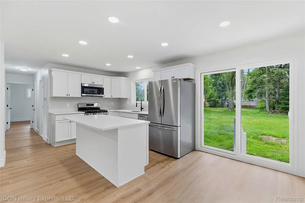 4901 Robert Street Shelby Charter Township MI 48316