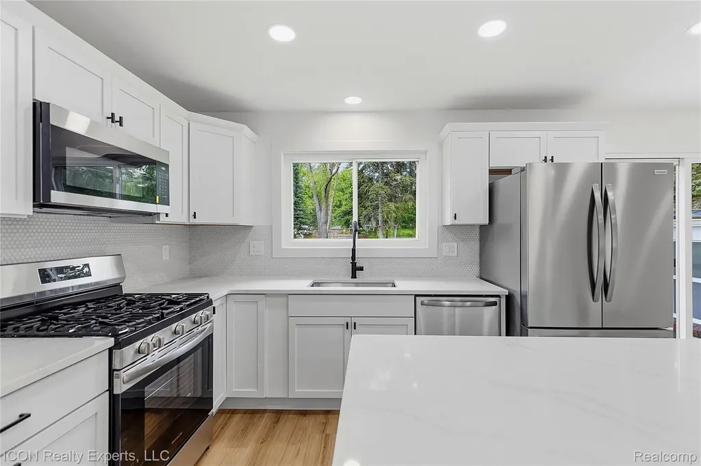 4901 Robert Street Shelby Charter Township MI 48316