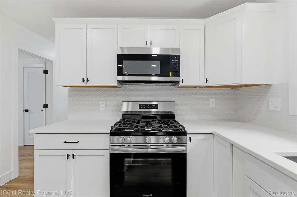 4901 Robert Street Shelby Charter Township MI 48316