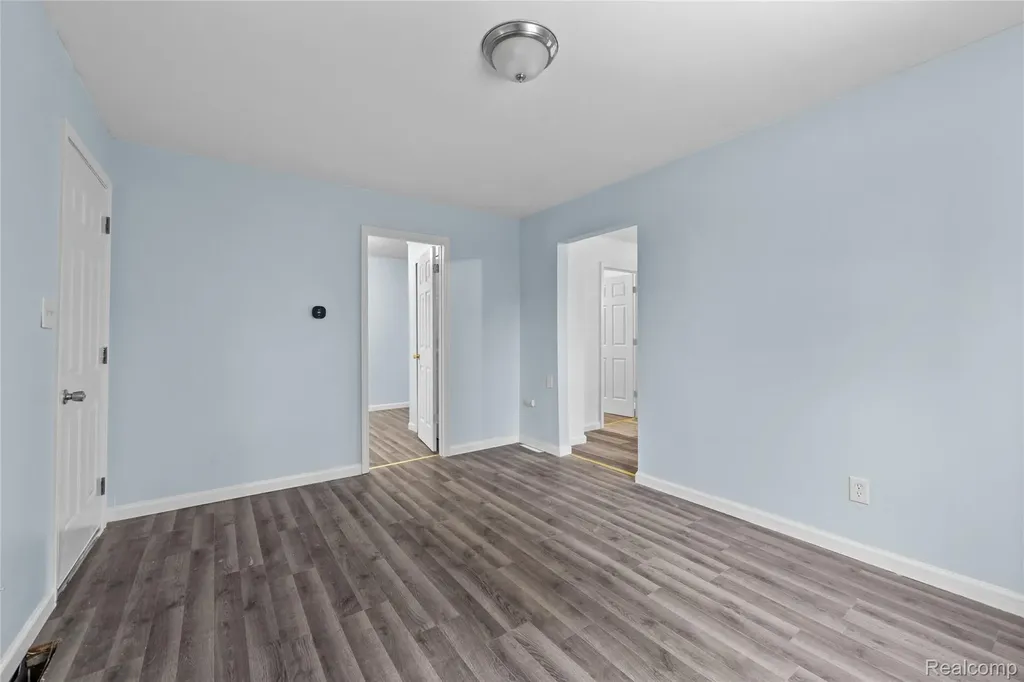 21118 Wellington Avenue E Warren City MI 48089