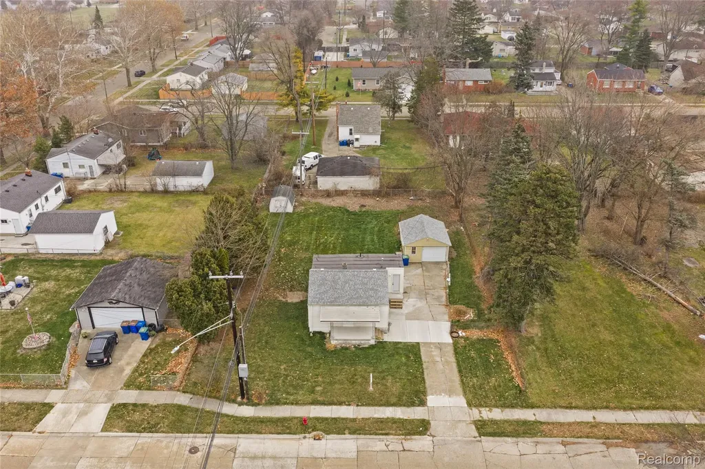 21118 Wellington Avenue E Warren City MI 48089
