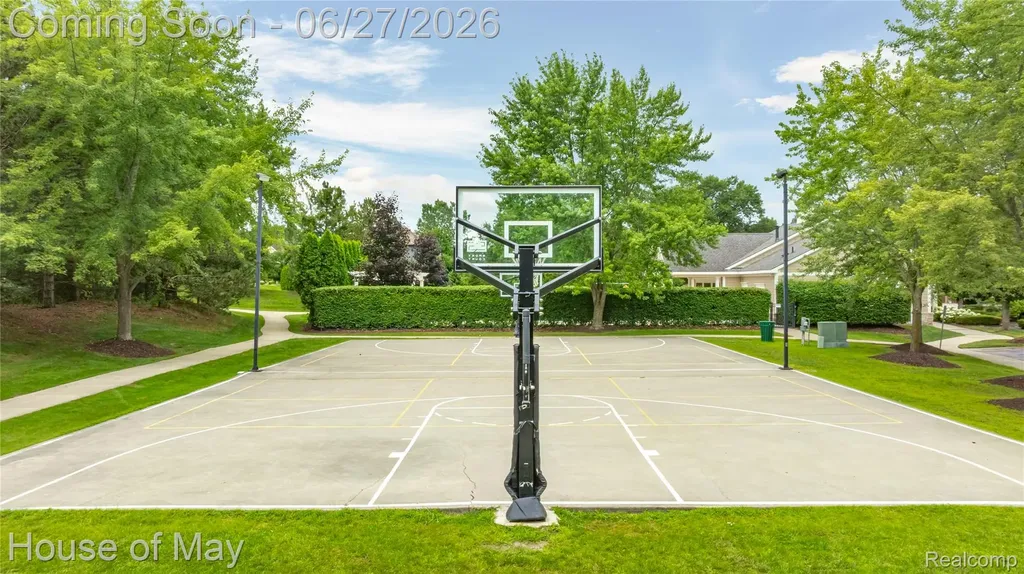5830 Waycroft Court Commerce Charter Township MI 48382