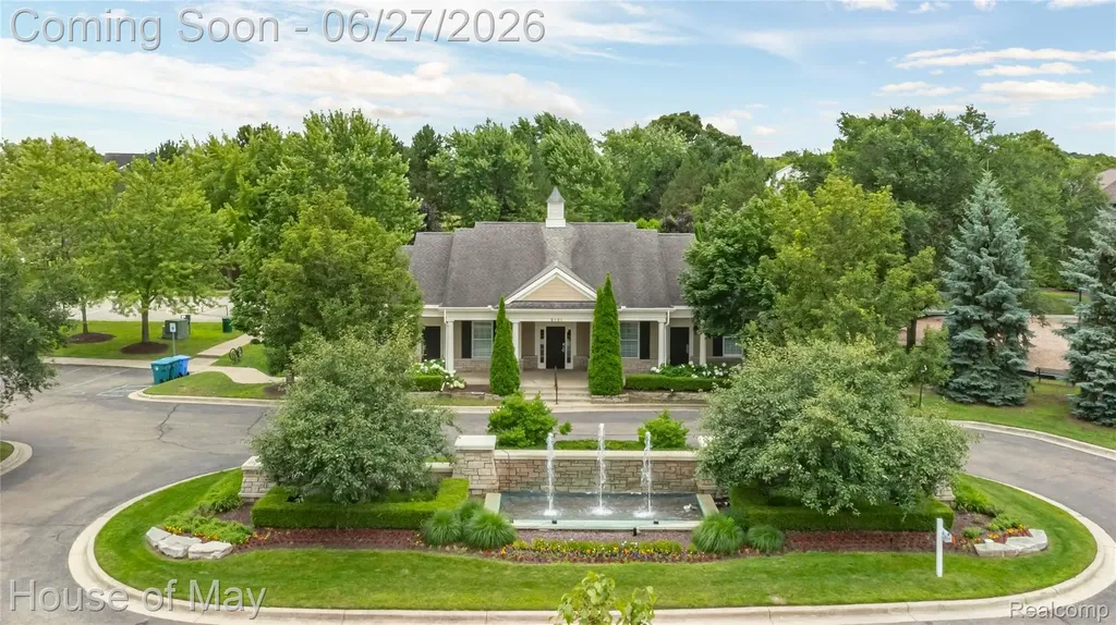 5830 Waycroft Court Commerce Charter Township MI 48382