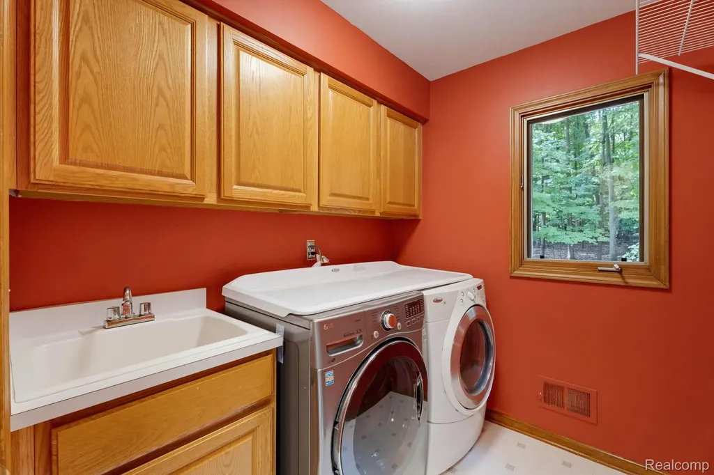 21596 Chase Drive Novi City MI 48375
