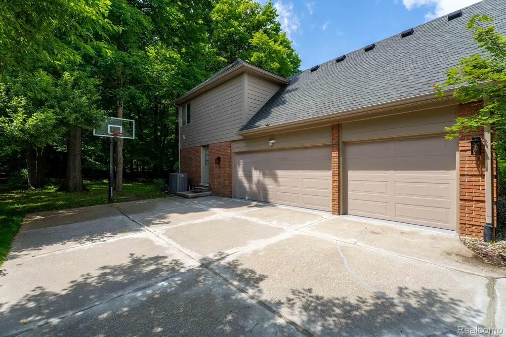 21596 Chase Drive Novi City MI 48375