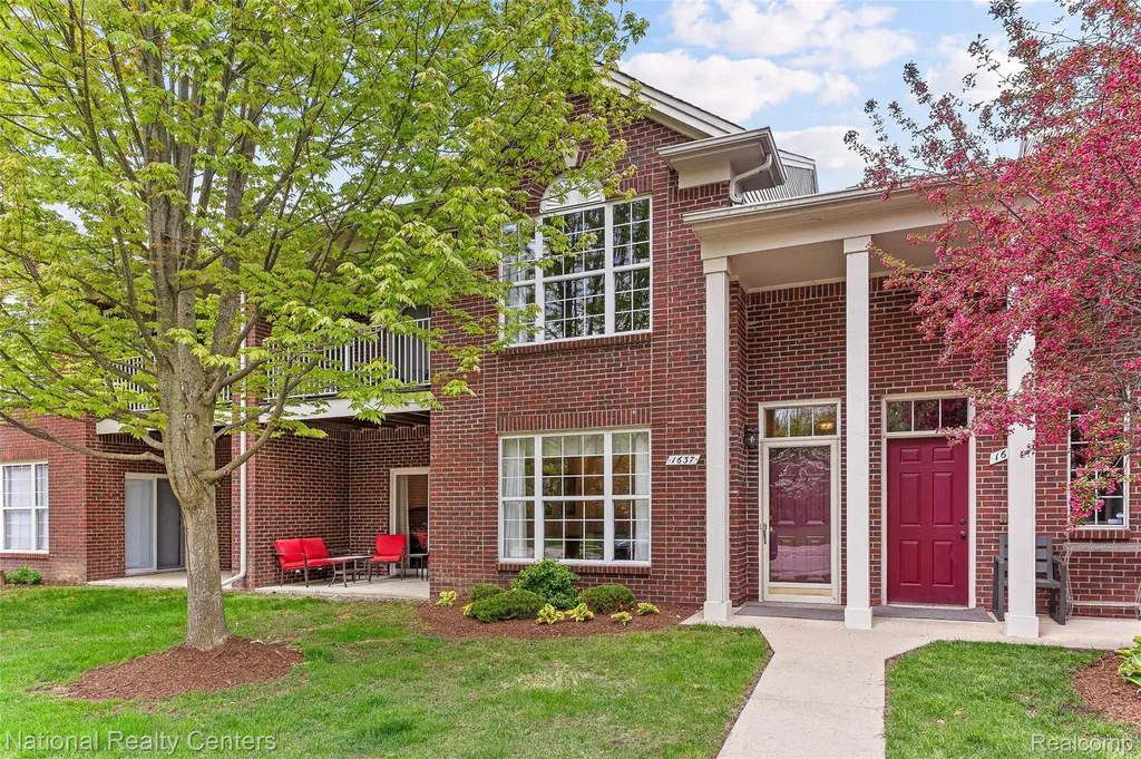 1637 Deepwood Circle Rochester City MI 48307