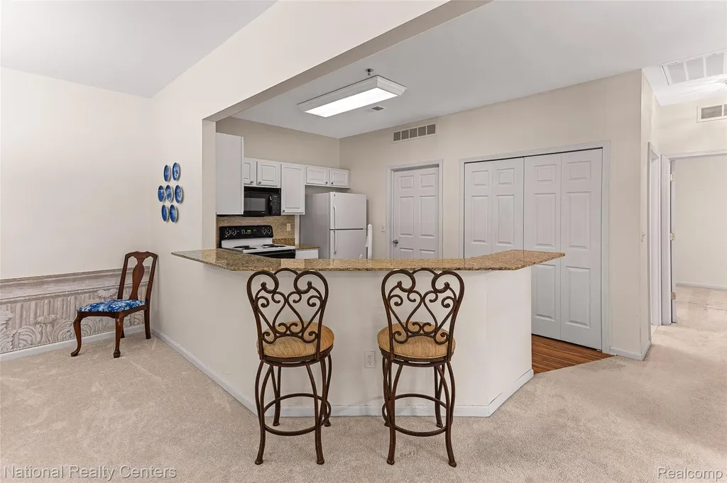 1637 Deepwood Circle Rochester City MI 48307