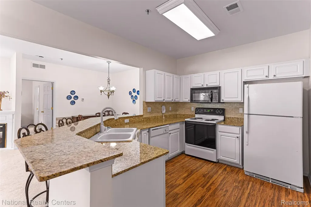 1637 Deepwood Circle Rochester City MI 48307