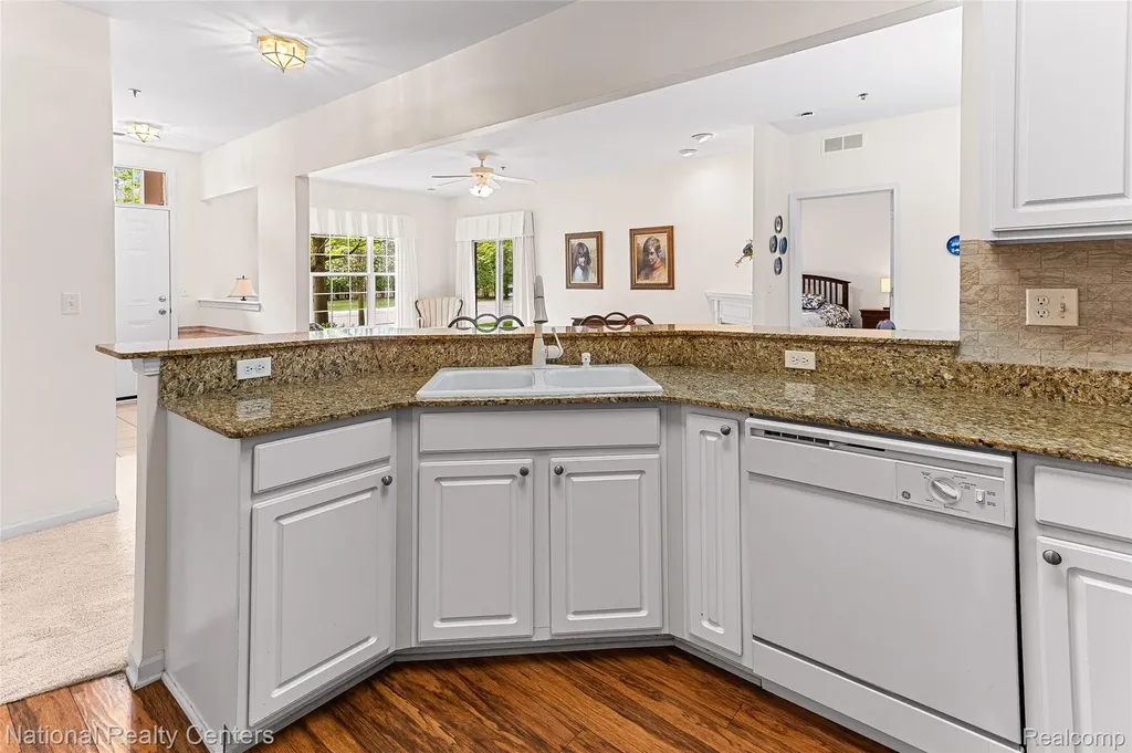 1637 Deepwood Circle Rochester City MI 48307