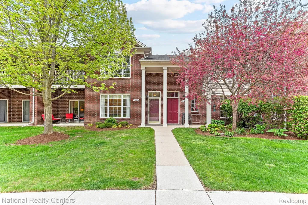 1637 Deepwood Circle Rochester City MI 48307
