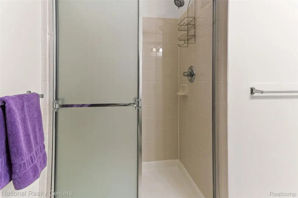 1637 Deepwood Circle Rochester City MI 48307