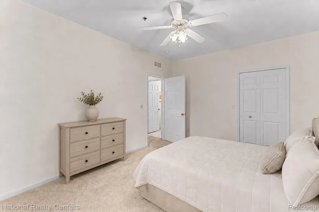 1637 Deepwood Circle Rochester City MI 48307