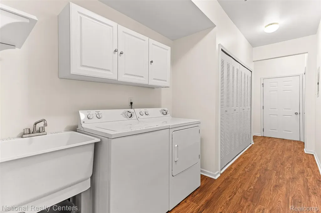 1637 Deepwood Circle Rochester City MI 48307