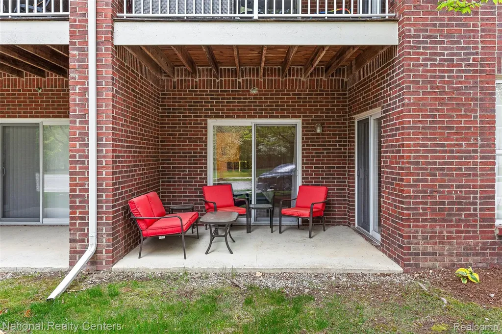 1637 Deepwood Circle Rochester City MI 48307