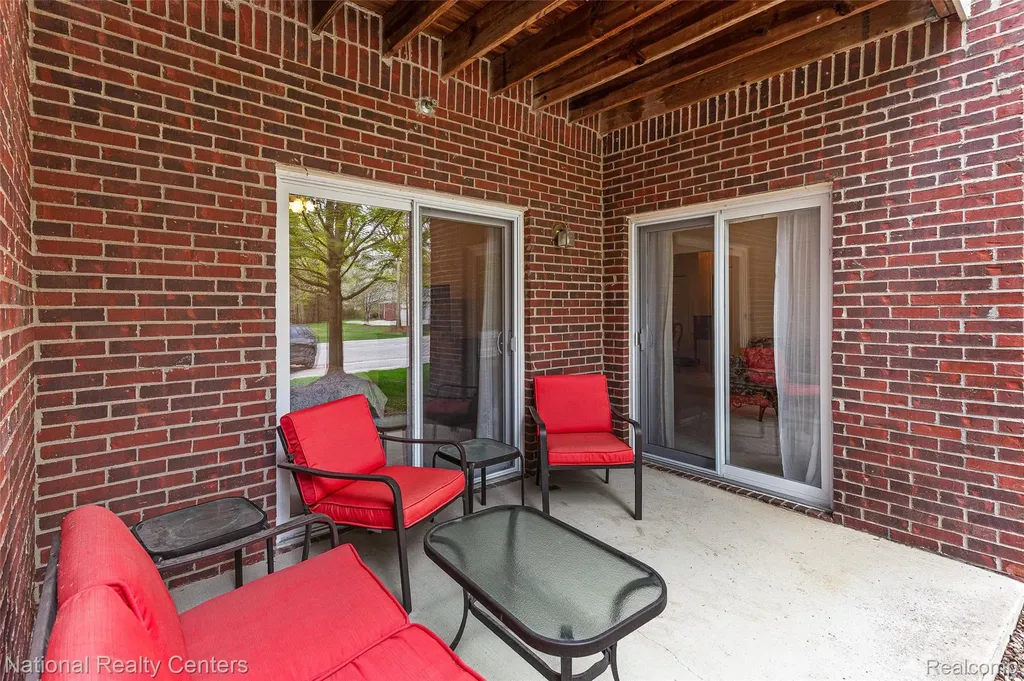 1637 Deepwood Circle Rochester City MI 48307