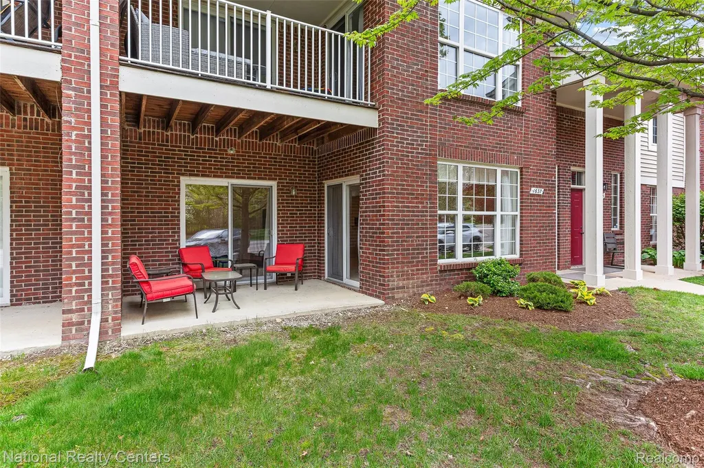 1637 Deepwood Circle Rochester City MI 48307
