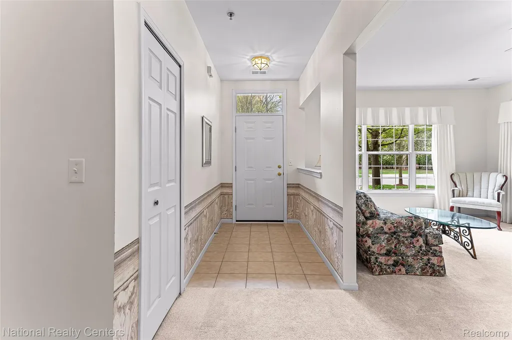 1637 Deepwood Circle Rochester City MI 48307