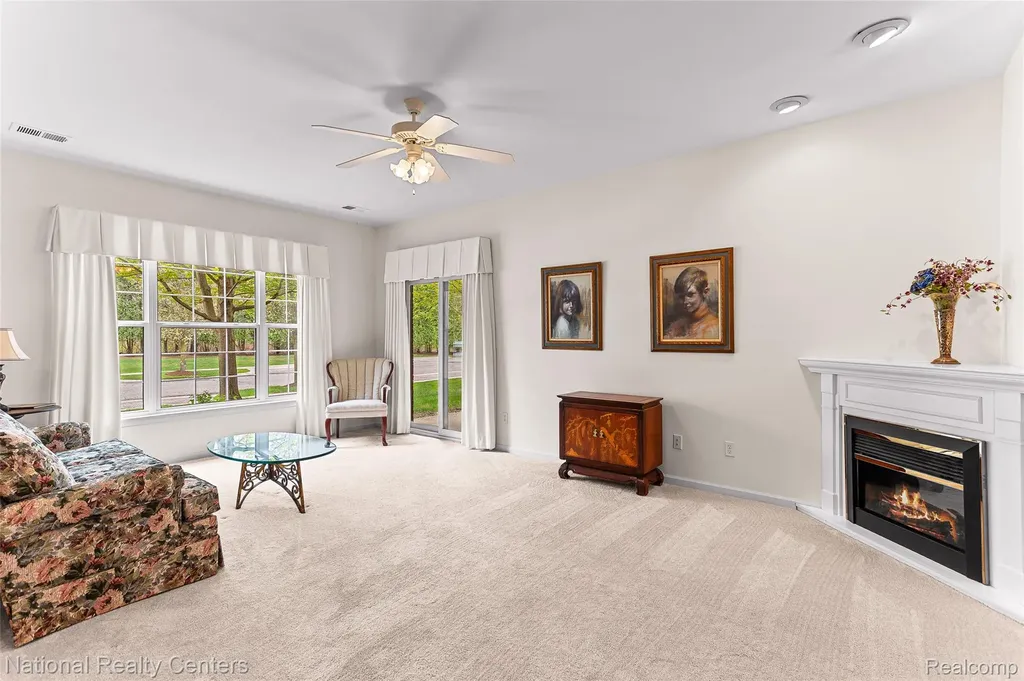 1637 Deepwood Circle Rochester City MI 48307